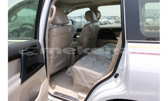 Buy Import Toyota Land Cruiser White Car in Import - Dubai in Aragatsotn Buy Import Toyota Land Cruiser White Car in Import - Dubai in Aragatsotn