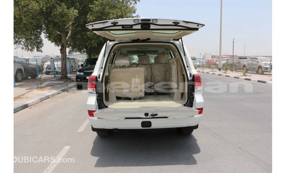 Buy Import Toyota Land Cruiser White Car in Import - Dubai in Aragatsotn Buy Import Toyota Land Cruiser White Car in Import - Dubai in Aragatsotn