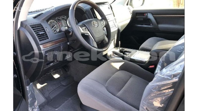 Big with watermark toyota land cruiser aragatsotn import dubai 2237