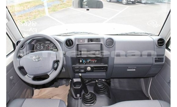 Buy Import Toyota Land Cruiser White Car in Import - Dubai in Aragatsotn Buy Import Toyota Land Cruiser White Car in Import - Dubai in Aragatsotn