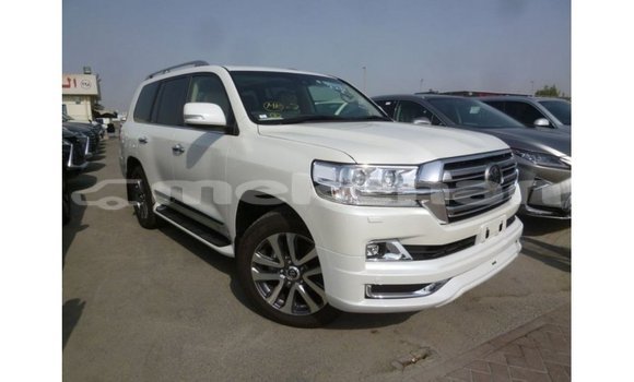 Buy Import Toyota Land Cruiser White Car in Import - Dubai in Aragatsotn Buy Import Toyota Land Cruiser White Car in Import - Dubai in Aragatsotn