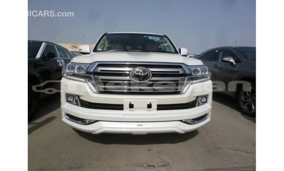 Buy Import Toyota Land Cruiser White Car in Import - Dubai in Aragatsotn Buy Import Toyota Land Cruiser White Car in Import - Dubai in Aragatsotn