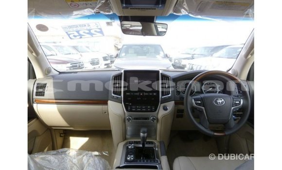 Buy Import Toyota Land Cruiser White Car in Import - Dubai in Aragatsotn Buy Import Toyota Land Cruiser White Car in Import - Dubai in Aragatsotn