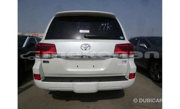 Buy Import Toyota Land Cruiser White Car in Import - Dubai in Aragatsotn Buy Import Toyota Land Cruiser White Car in Import - Dubai in Aragatsotn