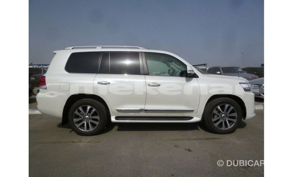 Buy Import Toyota Land Cruiser White Car in Import - Dubai in Aragatsotn Buy Import Toyota Land Cruiser White Car in Import - Dubai in Aragatsotn