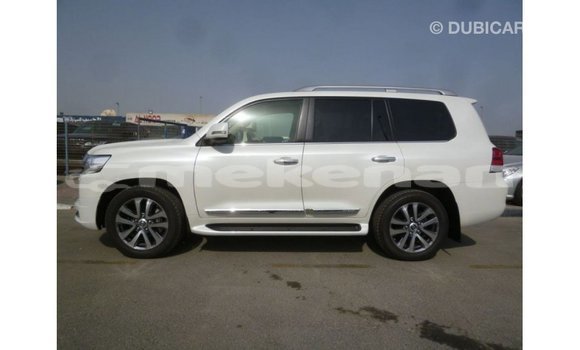 Buy Import Toyota Land Cruiser White Car in Import - Dubai in Aragatsotn Buy Import Toyota Land Cruiser White Car in Import - Dubai in Aragatsotn