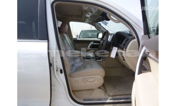 Buy Import Toyota Land Cruiser White Car in Import - Dubai in Aragatsotn Buy Import Toyota Land Cruiser White Car in Import - Dubai in Aragatsotn