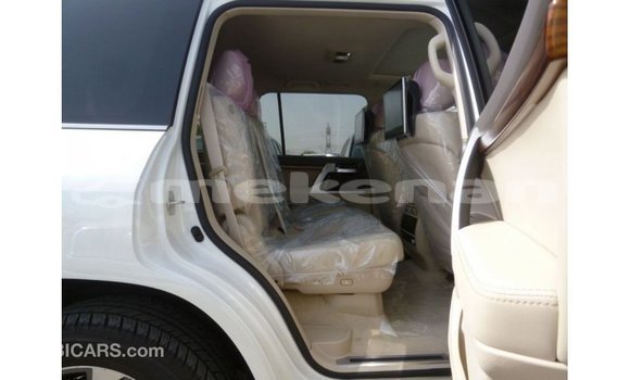 Buy Import Toyota Land Cruiser White Car in Import - Dubai in Aragatsotn Buy Import Toyota Land Cruiser White Car in Import - Dubai in Aragatsotn