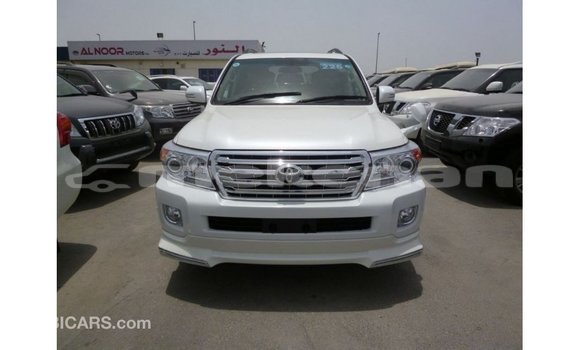 Buy Import Toyota Land Cruiser White Car in Import - Dubai in Aragatsotn Buy Import Toyota Land Cruiser White Car in Import - Dubai in Aragatsotn