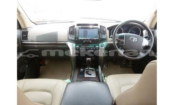 Buy Import Toyota Land Cruiser White Car in Import - Dubai in Aragatsotn Buy Import Toyota Land Cruiser White Car in Import - Dubai in Aragatsotn