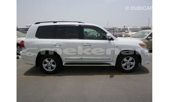 Buy Import Toyota Land Cruiser White Car in Import - Dubai in Aragatsotn Buy Import Toyota Land Cruiser White Car in Import - Dubai in Aragatsotn