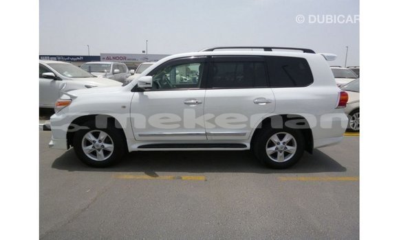 Buy Import Toyota Land Cruiser White Car in Import - Dubai in Aragatsotn Buy Import Toyota Land Cruiser White Car in Import - Dubai in Aragatsotn