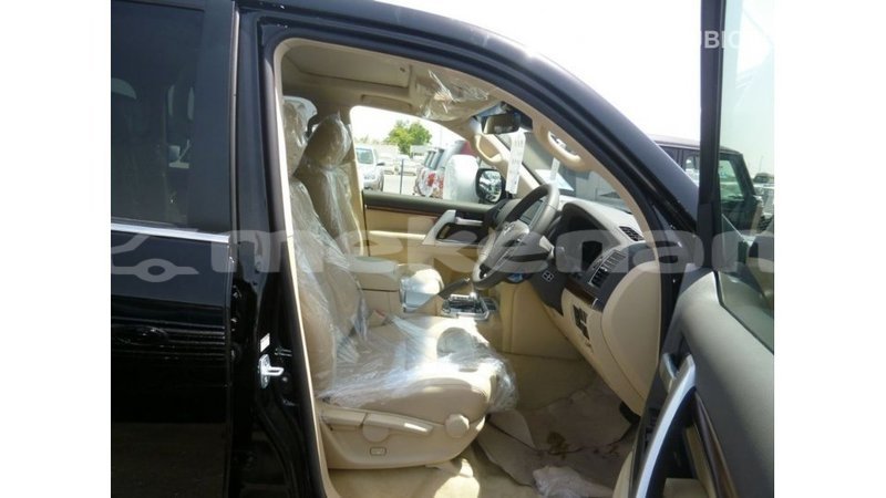 Big with watermark toyota land cruiser aragatsotn import dubai 2292