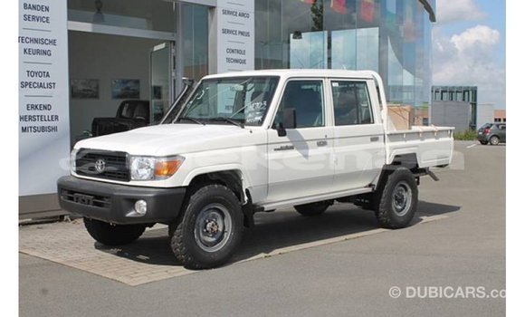 Buy Import Toyota Land Cruiser White Car in Import - Dubai in Aragatsotn Buy Import Toyota Land Cruiser White Car in Import - Dubai in Aragatsotn