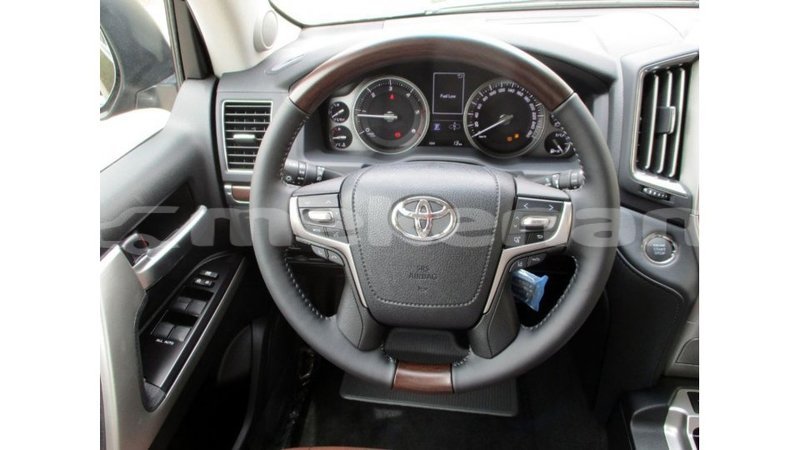 Big with watermark toyota land cruiser aragatsotn import dubai 2305