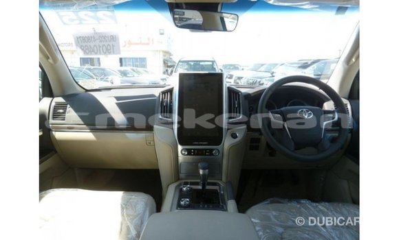 Buy Import Toyota Land Cruiser White Car in Import - Dubai in Aragatsotn Buy Import Toyota Land Cruiser White Car in Import - Dubai in Aragatsotn