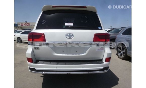 Buy Import Toyota Land Cruiser White Car in Import - Dubai in Aragatsotn Buy Import Toyota Land Cruiser White Car in Import - Dubai in Aragatsotn