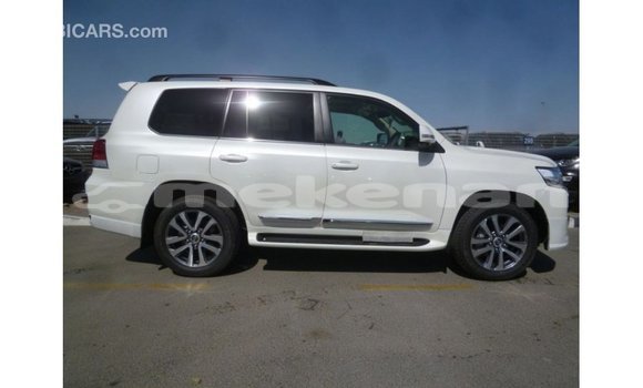 Buy Import Toyota Land Cruiser White Car in Import - Dubai in Aragatsotn Buy Import Toyota Land Cruiser White Car in Import - Dubai in Aragatsotn