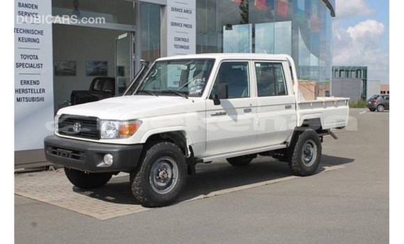 Buy Import Toyota Land Cruiser White Car in Import - Dubai in Aragatsotn Buy Import Toyota Land Cruiser White Car in Import - Dubai in Aragatsotn