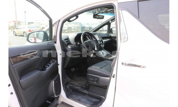 Buy Import Toyota Alphard White Car in Import - Dubai in Aragatsotn Buy Import Toyota Alphard White Car in Import - Dubai in Aragatsotn