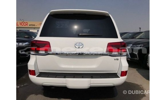 Buy Import Toyota Land Cruiser White Car in Import - Dubai in Aragatsotn Buy Import Toyota Land Cruiser White Car in Import - Dubai in Aragatsotn