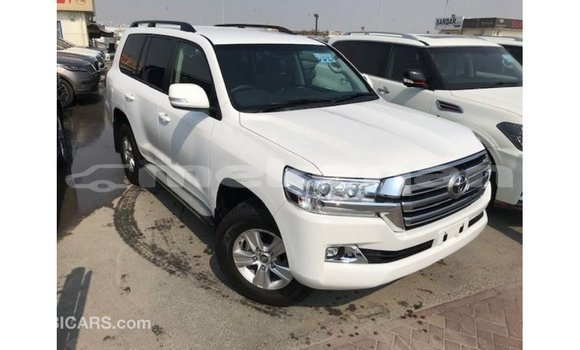Buy Import Toyota Land Cruiser White Car in Import - Dubai in Aragatsotn Buy Import Toyota Land Cruiser White Car in Import - Dubai in Aragatsotn