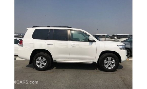 Buy Import Toyota Land Cruiser White Car in Import - Dubai in Aragatsotn Buy Import Toyota Land Cruiser White Car in Import - Dubai in Aragatsotn