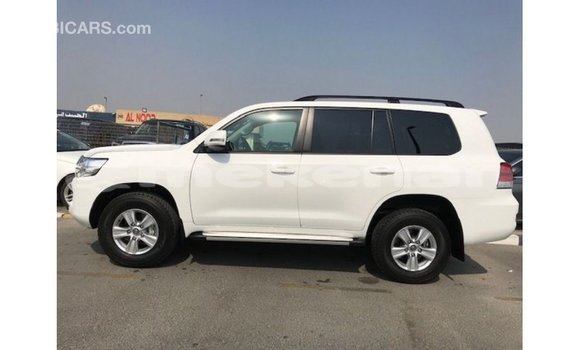 Buy Import Toyota Land Cruiser White Car in Import - Dubai in Aragatsotn Buy Import Toyota Land Cruiser White Car in Import - Dubai in Aragatsotn