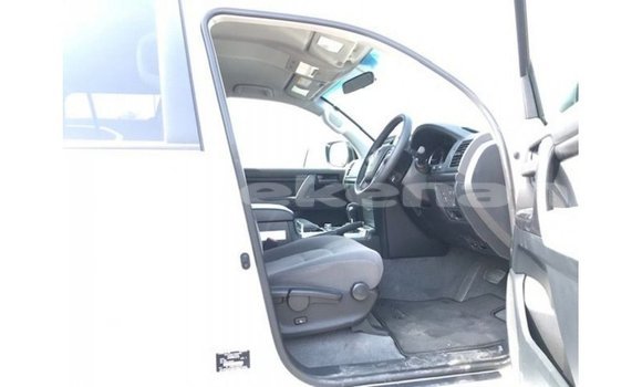Buy Import Toyota Land Cruiser White Car in Import - Dubai in Aragatsotn Buy Import Toyota Land Cruiser White Car in Import - Dubai in Aragatsotn