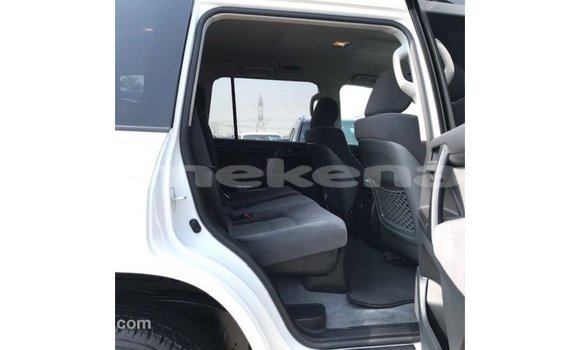 Buy Import Toyota Land Cruiser White Car in Import - Dubai in Aragatsotn Buy Import Toyota Land Cruiser White Car in Import - Dubai in Aragatsotn