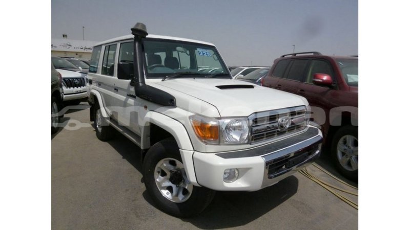 Big with watermark toyota land cruiser aragatsotn import dubai 2335
