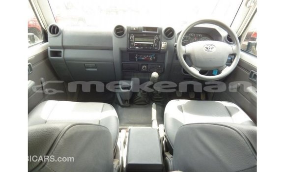 Buy Import Toyota Land Cruiser White Car in Import - Dubai in Aragatsotn Buy Import Toyota Land Cruiser White Car in Import - Dubai in Aragatsotn