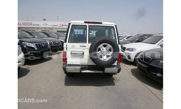 Buy Import Toyota Land Cruiser White Car in Import - Dubai in Aragatsotn Buy Import Toyota Land Cruiser White Car in Import - Dubai in Aragatsotn