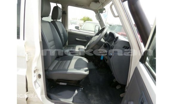 Buy Import Toyota Land Cruiser White Car in Import - Dubai in Aragatsotn Buy Import Toyota Land Cruiser White Car in Import - Dubai in Aragatsotn