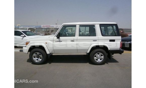 Buy Import Toyota Land Cruiser White Car in Import - Dubai in Aragatsotn Buy Import Toyota Land Cruiser White Car in Import - Dubai in Aragatsotn