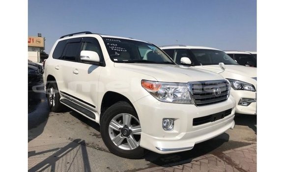 Buy Import Toyota Land Cruiser White Car in Import - Dubai in Aragatsotn Buy Import Toyota Land Cruiser White Car in Import - Dubai in Aragatsotn