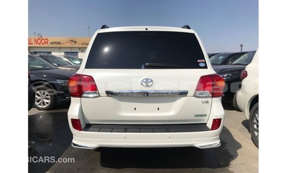Buy Import Toyota Land Cruiser White Car in Import - Dubai in Aragatsotn Buy Import Toyota Land Cruiser White Car in Import - Dubai in Aragatsotn