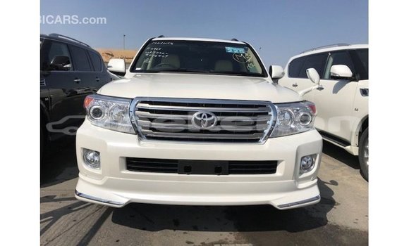 Buy Import Toyota Land Cruiser White Car in Import - Dubai in Aragatsotn Buy Import Toyota Land Cruiser White Car in Import - Dubai in Aragatsotn