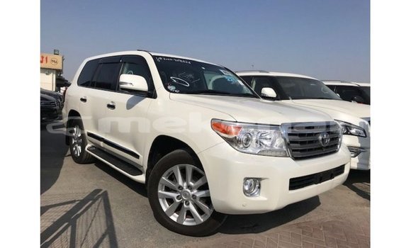 Buy Import Toyota Land Cruiser White Car in Import - Dubai in Aragatsotn Buy Import Toyota Land Cruiser White Car in Import - Dubai in Aragatsotn