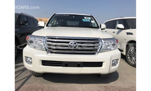 Buy Import Toyota Land Cruiser White Car in Import - Dubai in Aragatsotn Buy Import Toyota Land Cruiser White Car in Import - Dubai in Aragatsotn