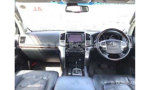 Buy Import Toyota Land Cruiser White Car in Import - Dubai in Aragatsotn Buy Import Toyota Land Cruiser White Car in Import - Dubai in Aragatsotn