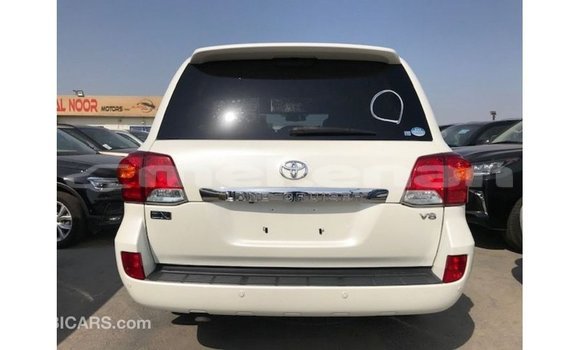 Buy Import Toyota Land Cruiser White Car in Import - Dubai in Aragatsotn Buy Import Toyota Land Cruiser White Car in Import - Dubai in Aragatsotn