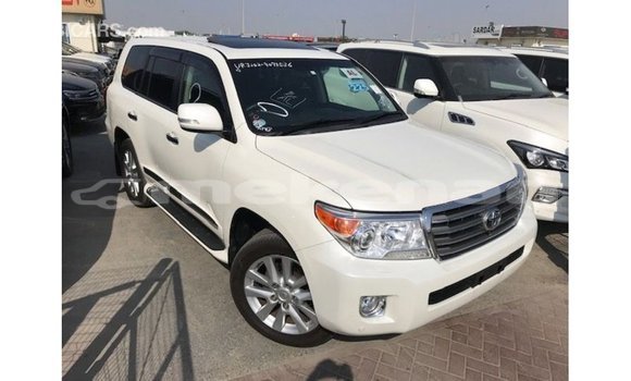 Buy Import Toyota Land Cruiser White Car in Import - Dubai in Aragatsotn Buy Import Toyota Land Cruiser White Car in Import - Dubai in Aragatsotn