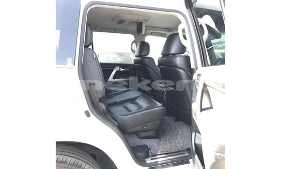 Buy Import Toyota Land Cruiser White Car in Import - Dubai in Aragatsotn Buy Import Toyota Land Cruiser White Car in Import - Dubai in Aragatsotn
