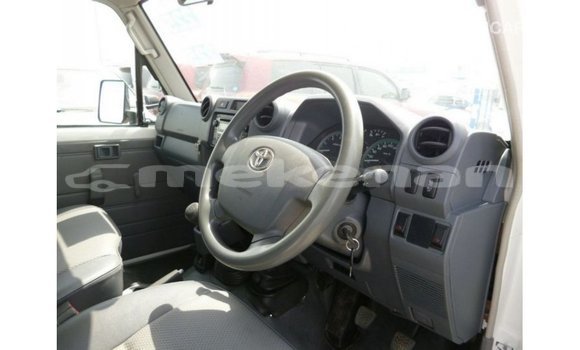 Buy Import Toyota Land Cruiser White Car in Import - Dubai in Aragatsotn Buy Import Toyota Land Cruiser White Car in Import - Dubai in Aragatsotn