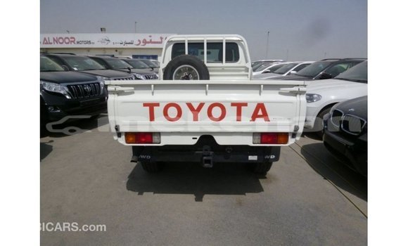 Buy Import Toyota Land Cruiser White Car in Import - Dubai in Aragatsotn Buy Import Toyota Land Cruiser White Car in Import - Dubai in Aragatsotn