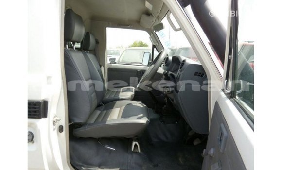 Buy Import Toyota Land Cruiser White Car in Import - Dubai in Aragatsotn Buy Import Toyota Land Cruiser White Car in Import - Dubai in Aragatsotn