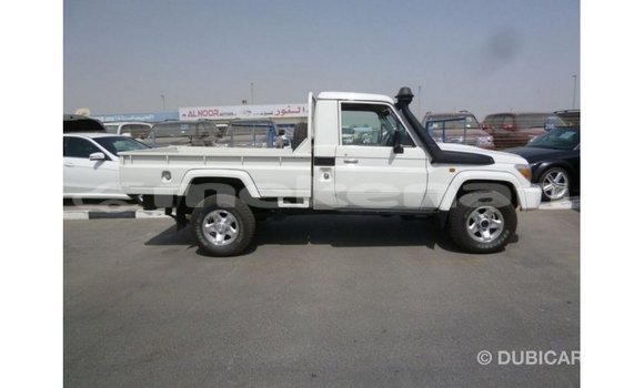 Buy Import Toyota Land Cruiser White Car in Import - Dubai in Aragatsotn Buy Import Toyota Land Cruiser White Car in Import - Dubai in Aragatsotn