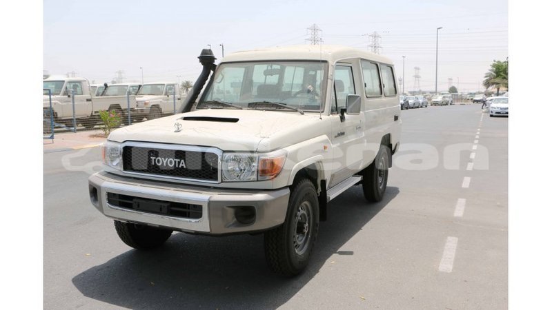 Big with watermark toyota land cruiser aragatsotn import dubai 2349