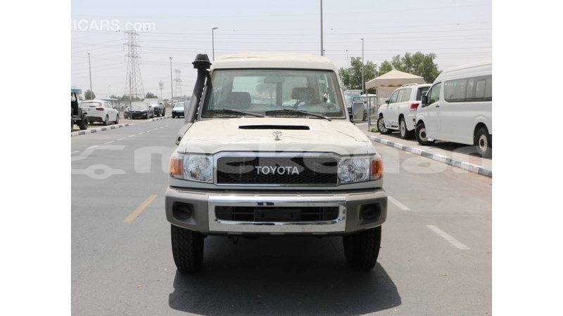 Big with watermark toyota land cruiser aragatsotn import dubai 2349